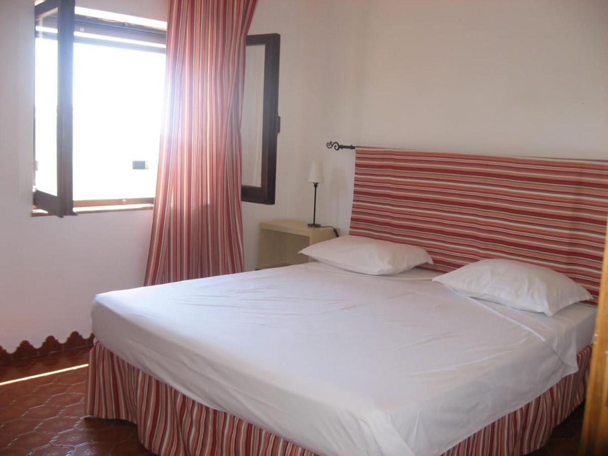 Nice Apartments In Waterfront Villa In Bosa Porto Alabe Tresnuraghes Exterior photo